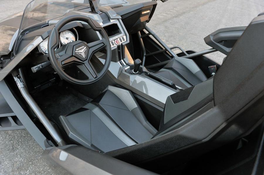 Интерьер Polaris Slingshot 2015 года  (NA) (фото 32 из 41)